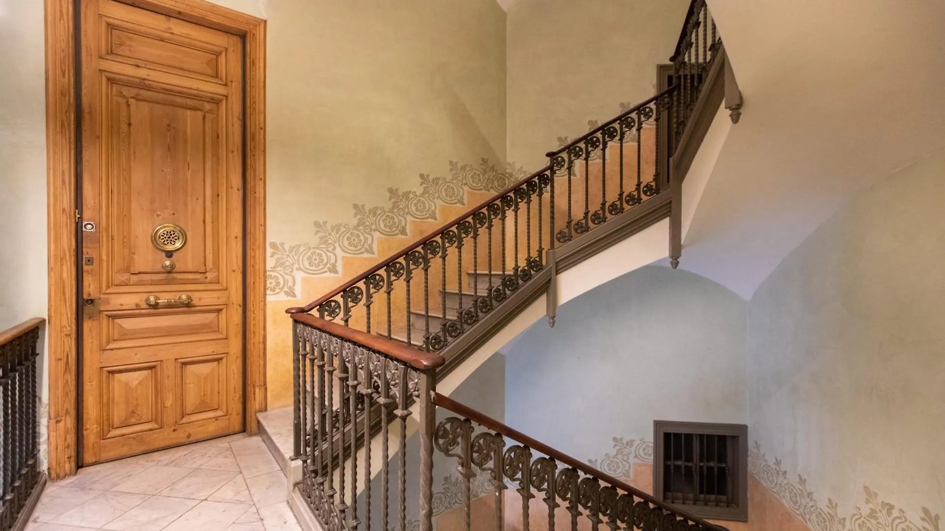 B41 - Apartamento Para Grandes Grupos En Bcn Centro Barselona Daire