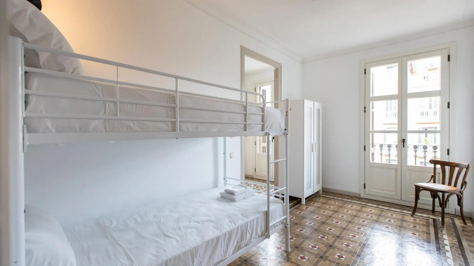 B41 - Apartamento Para Grandes Grupos En Bcn Centro Barselona