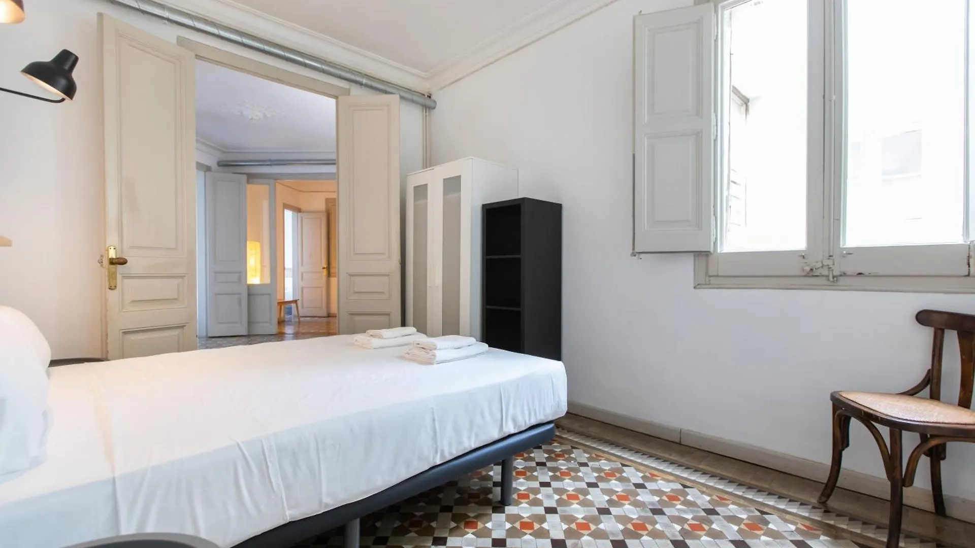B41 - Apartamento Para Grandes Grupos En Bcn Centro Barselona