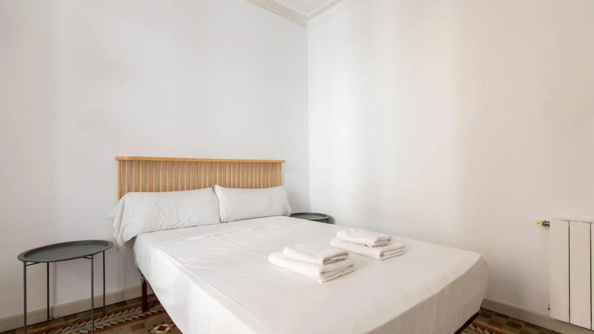 B41 - Apartamento Para Grandes Grupos En Bcn Centro Barselona 0*,  İspanya