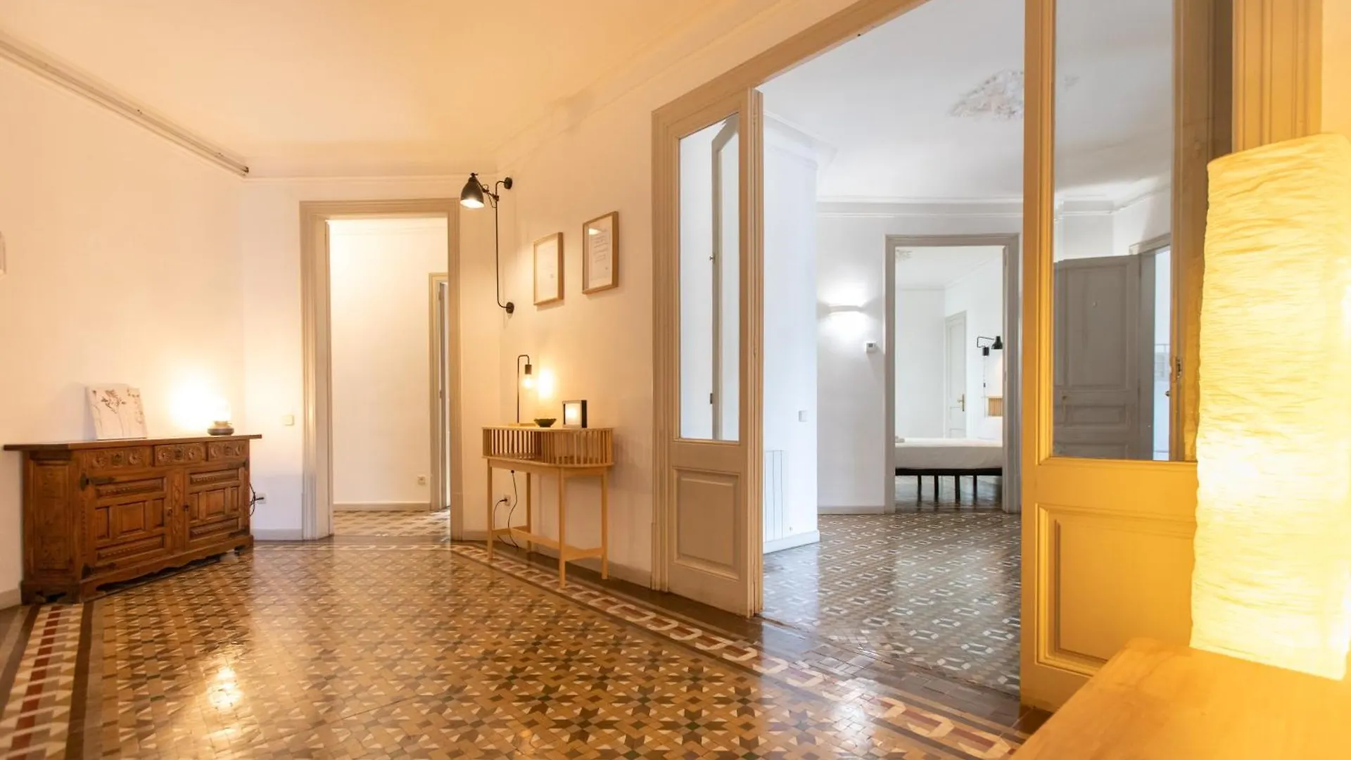 B41 - Apartamento Para Grandes Grupos En Bcn Centro Barselona Daire