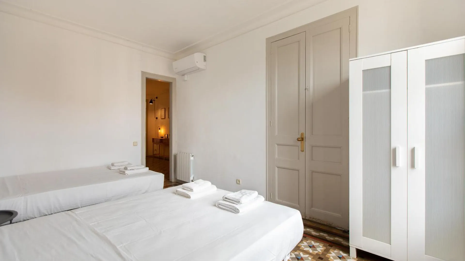 B41 - Apartamento Para Grandes Grupos En Bcn Centro Barselona İspanya
