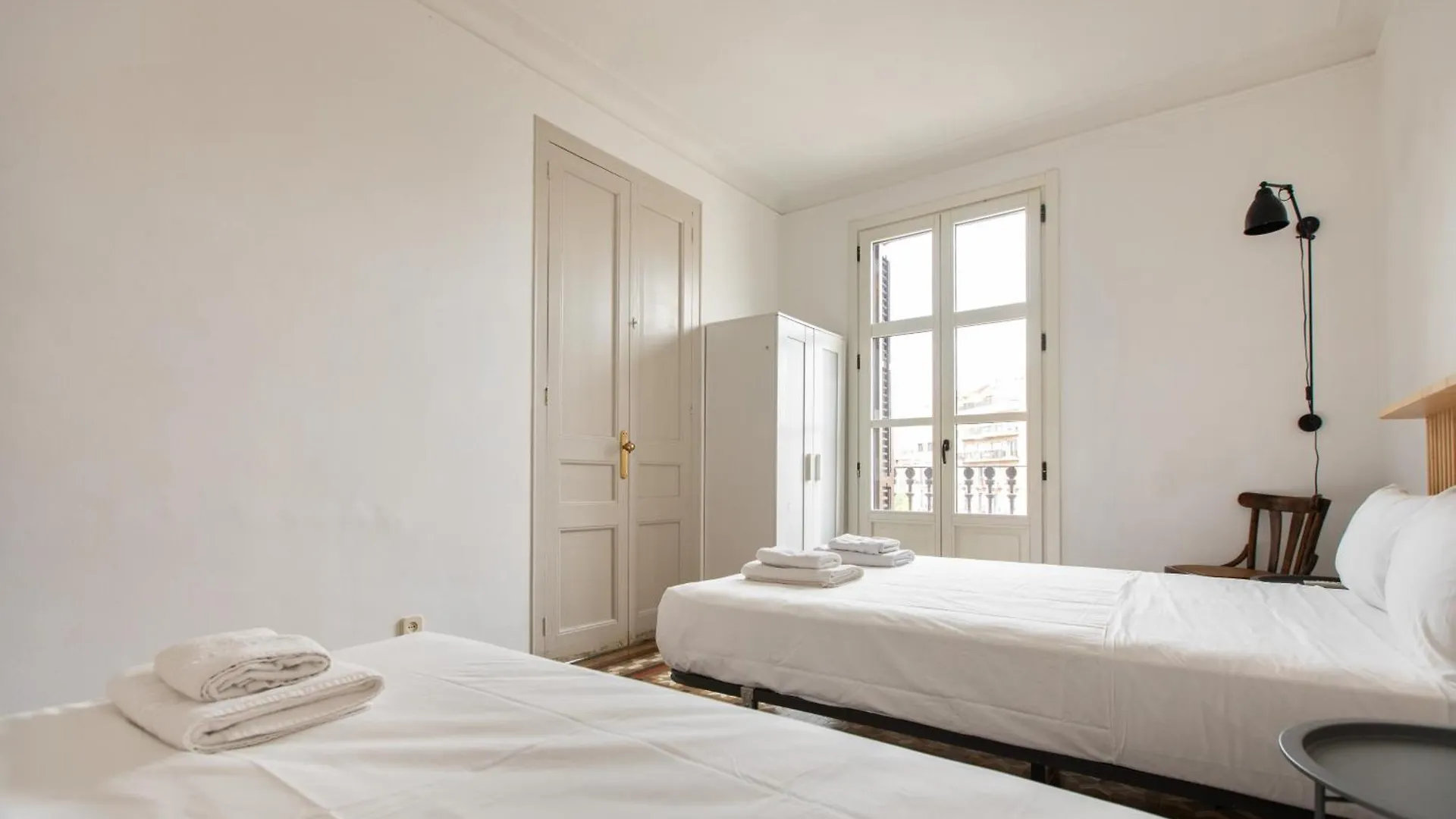 B41 - Apartamento Para Grandes Grupos En Bcn Centro Barselona