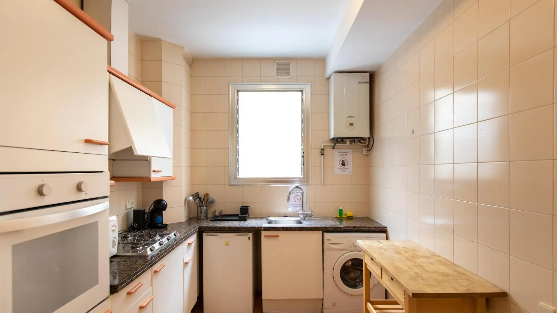 B41 - Apartamento Para Grandes Grupos En Bcn Centro Barselona Daire