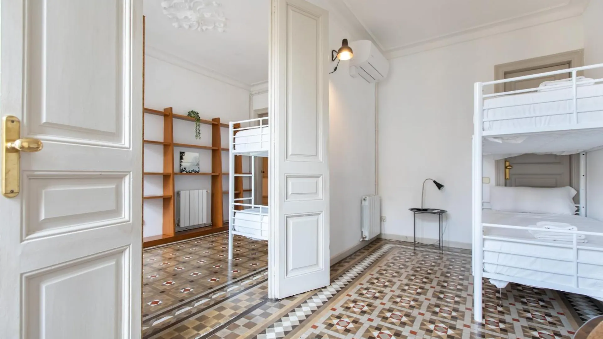B41 - Apartamento Para Grandes Grupos En Bcn Centro Barselona 0*,  İspanya